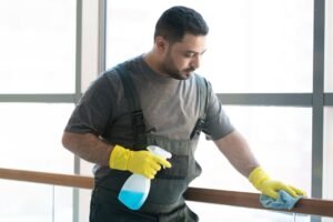 Limpeza em condomínio quais áreas exigem mais atenção no dia a dia